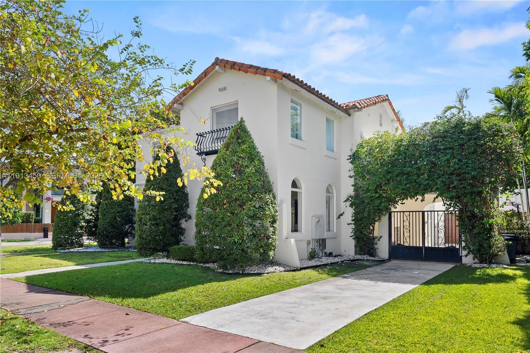En Venta: $6,750,000 (5 camas, 4 baños, 3741 Pies cuadrados)