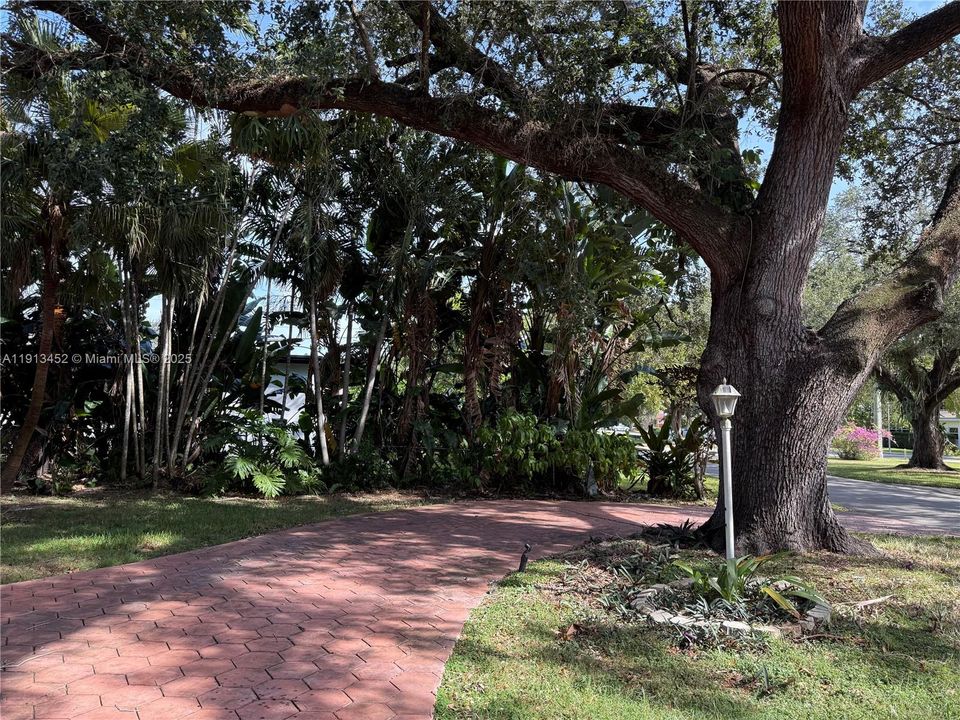 En Venta: $829,000 (4 camas, 3 baños, 1571 Pies cuadrados)