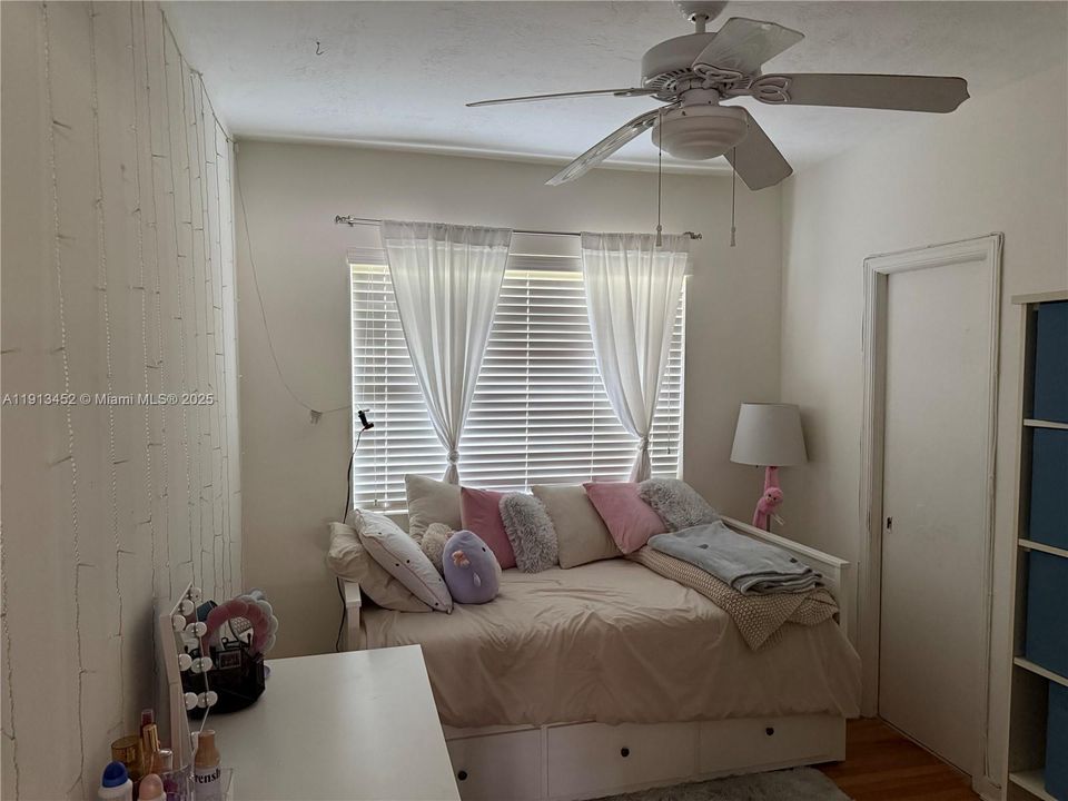 En Venta: $829,000 (4 camas, 3 baños, 1571 Pies cuadrados)