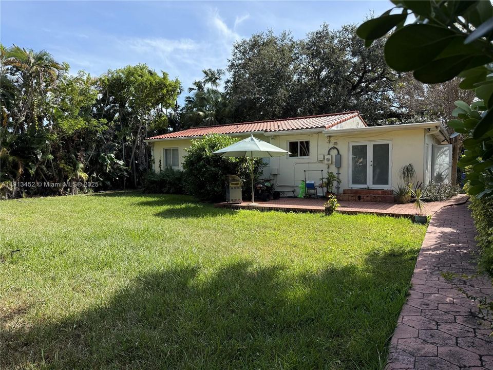 En Venta: $829,000 (4 camas, 3 baños, 1571 Pies cuadrados)