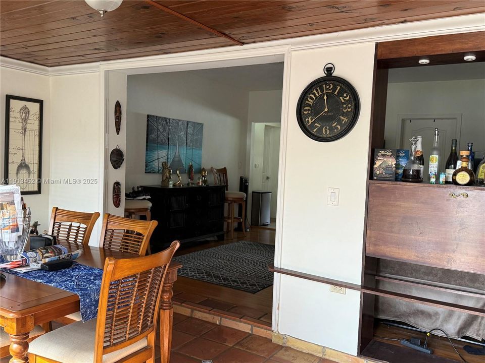 En Venta: $829,000 (4 camas, 3 baños, 1571 Pies cuadrados)