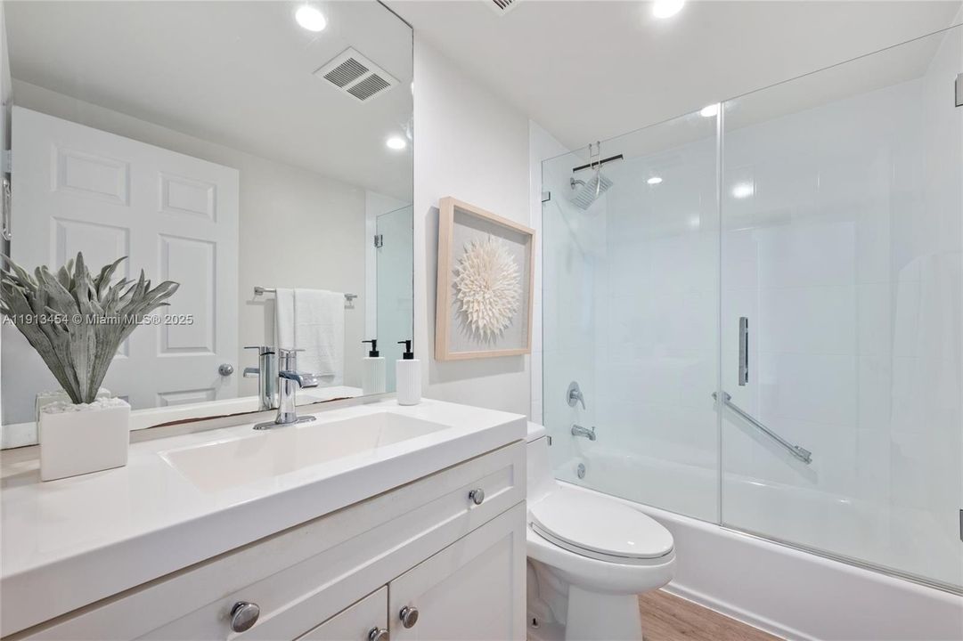 На продажу: $375,000 (1 спален, 1 ванн, 950 Квадратных фут)