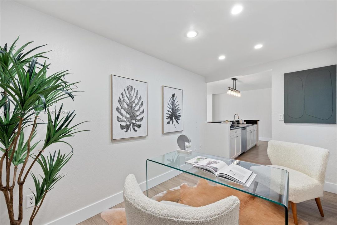 На продажу: $375,000 (1 спален, 1 ванн, 950 Квадратных фут)