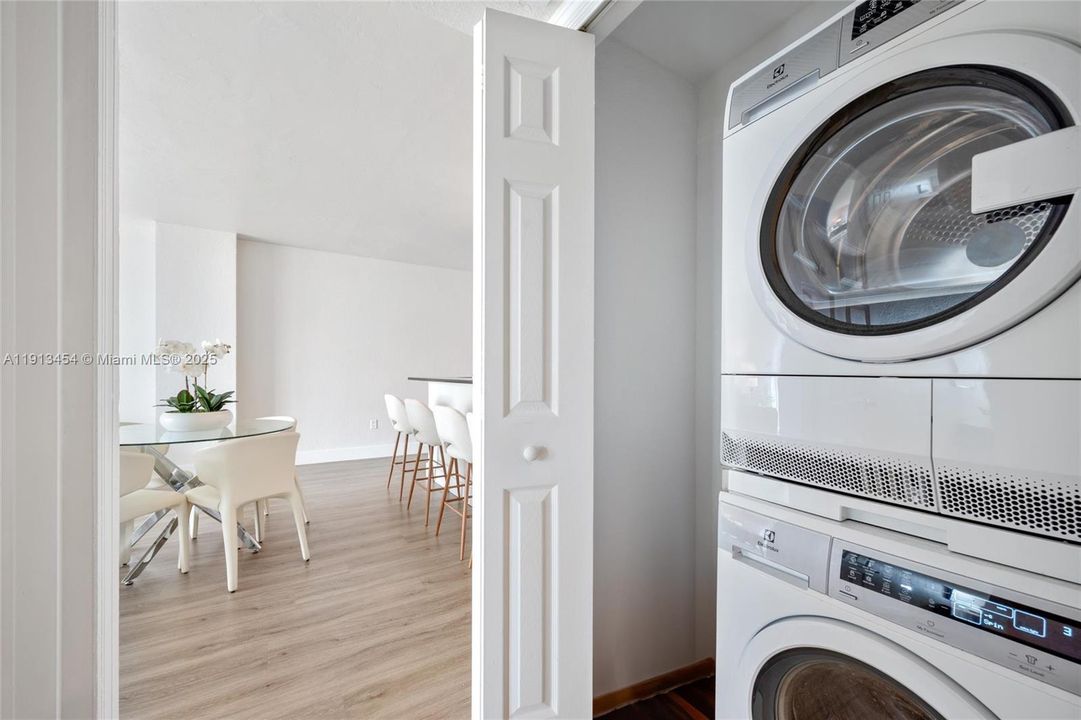 На продажу: $375,000 (1 спален, 1 ванн, 950 Квадратных фут)