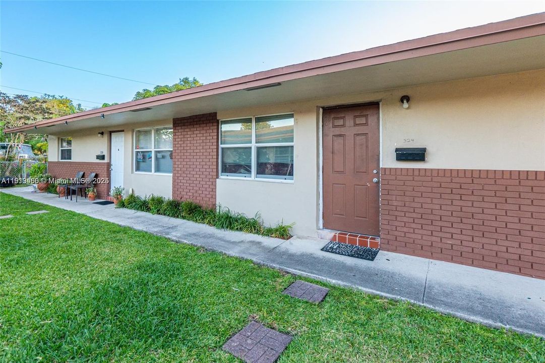 出租: $2,200 (2 贝兹, 1 浴室, 2275 平方英尺)