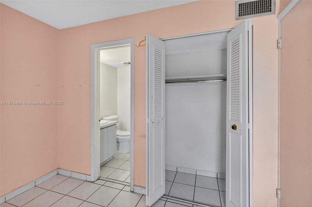 For Sale: $240,000 (2 beds, 2 baths, 782 Square Feet)