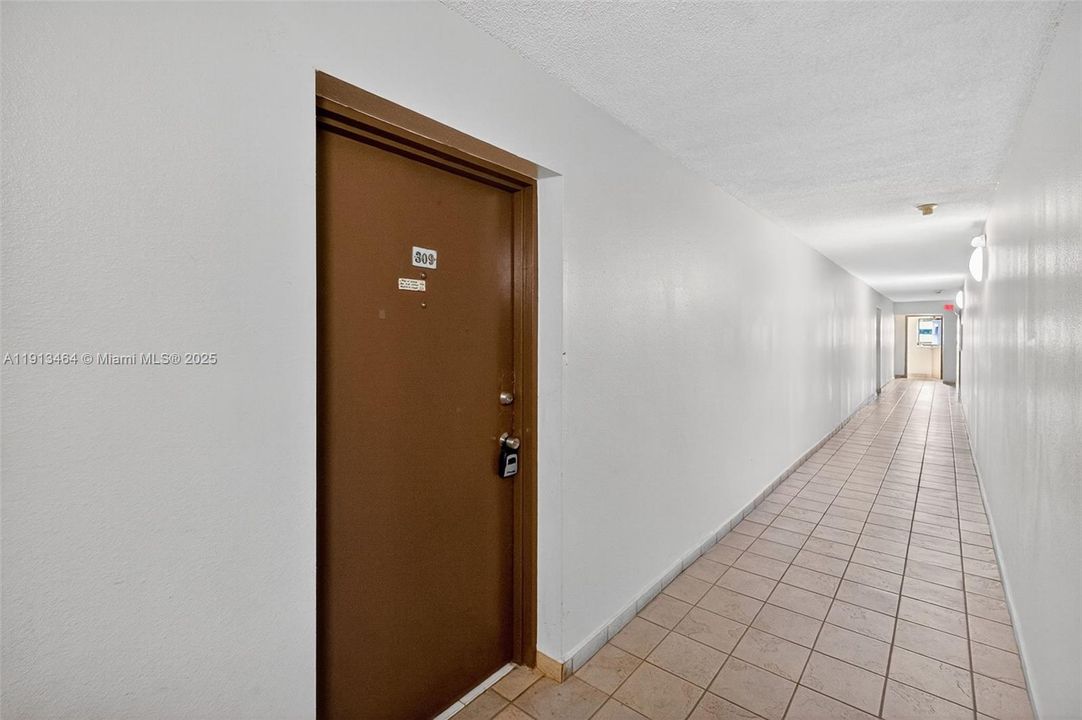 For Sale: $240,000 (2 beds, 2 baths, 782 Square Feet)