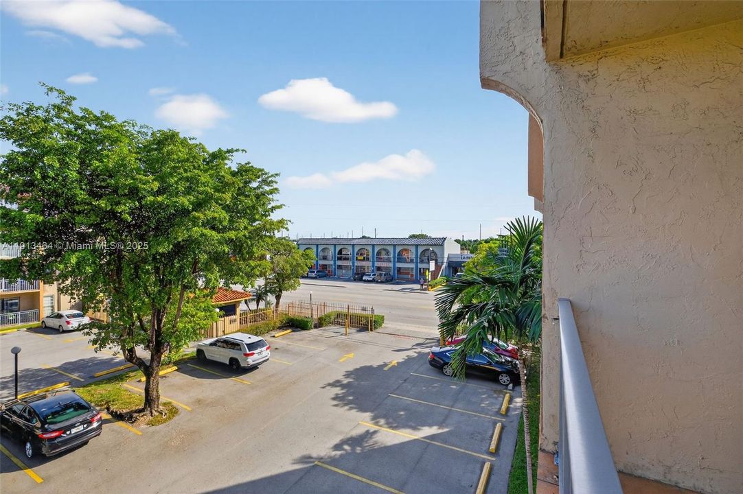 For Sale: $240,000 (2 beds, 2 baths, 782 Square Feet)