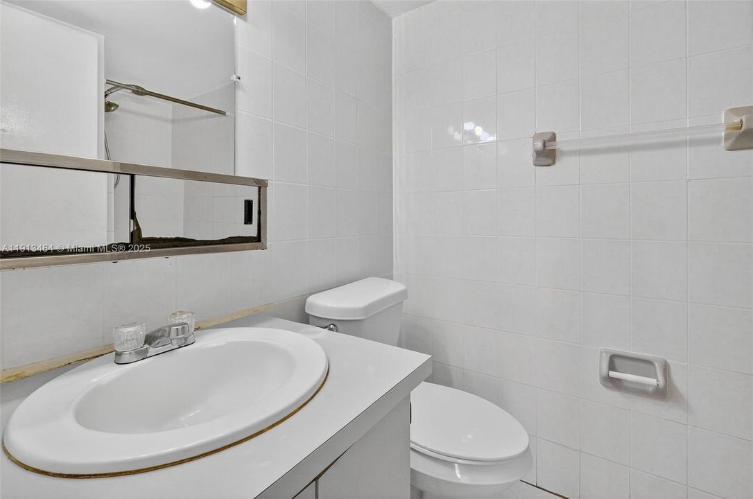 For Sale: $240,000 (2 beds, 2 baths, 782 Square Feet)