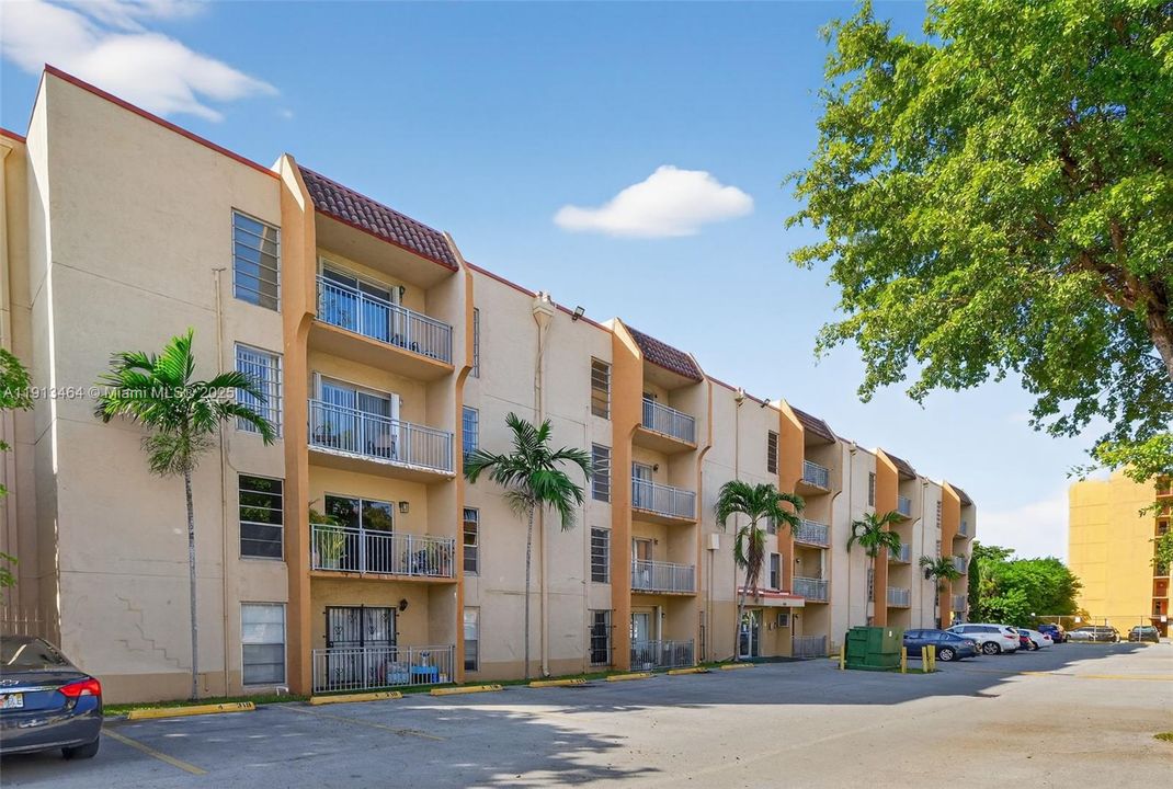 For Sale: $240,000 (2 beds, 2 baths, 782 Square Feet)