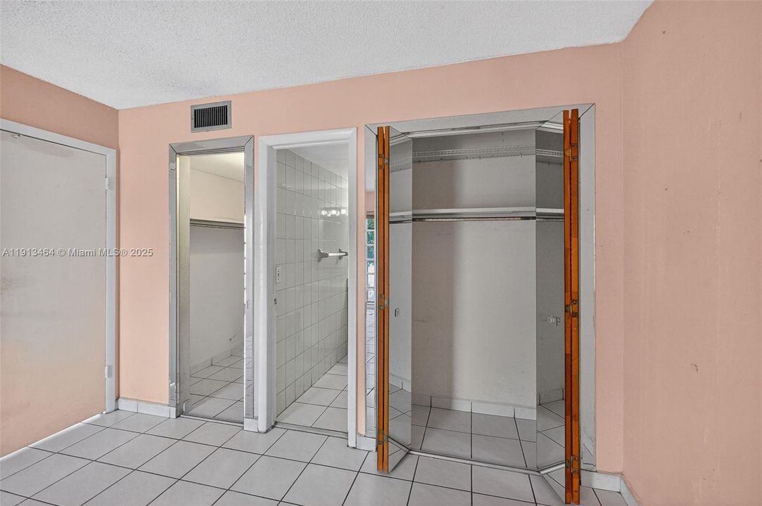 For Sale: $240,000 (2 beds, 2 baths, 782 Square Feet)