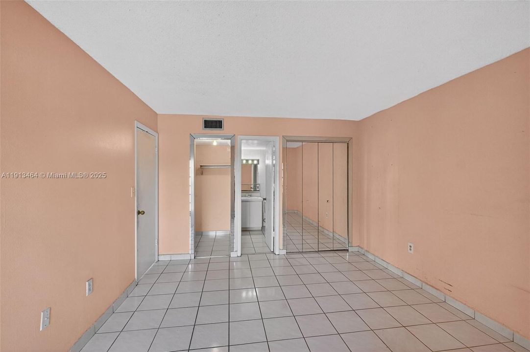 For Sale: $240,000 (2 beds, 2 baths, 782 Square Feet)