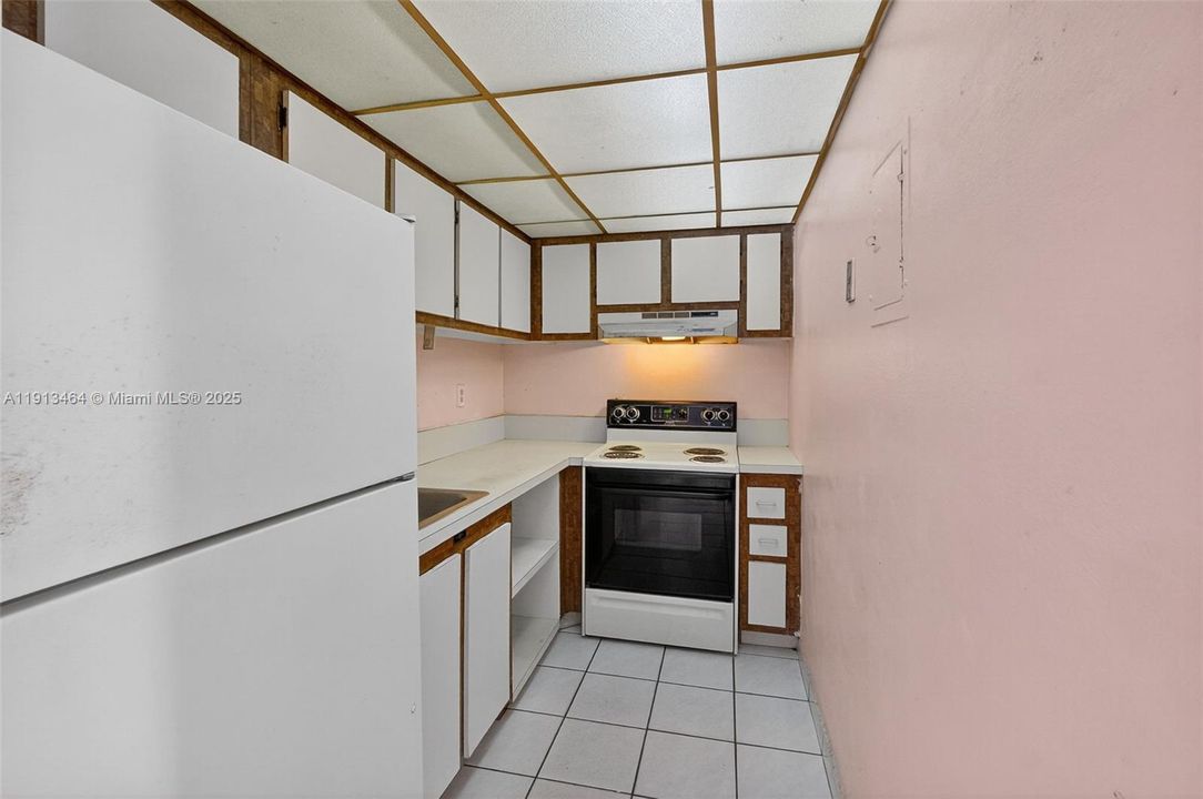 For Sale: $240,000 (2 beds, 2 baths, 782 Square Feet)