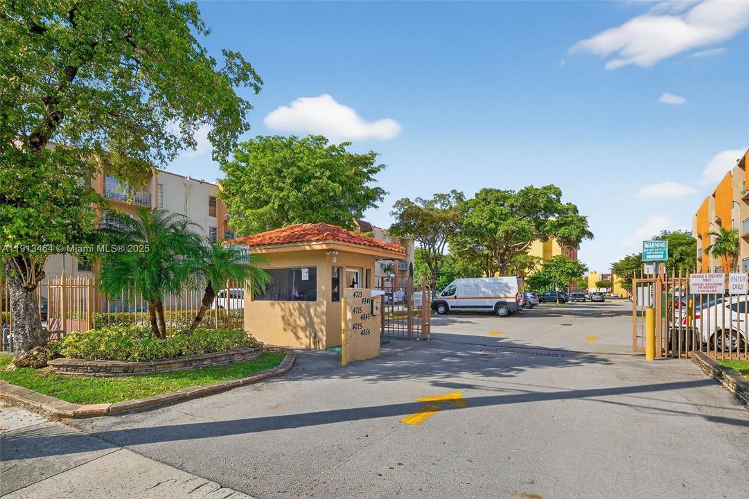 For Sale: $240,000 (2 beds, 2 baths, 782 Square Feet)