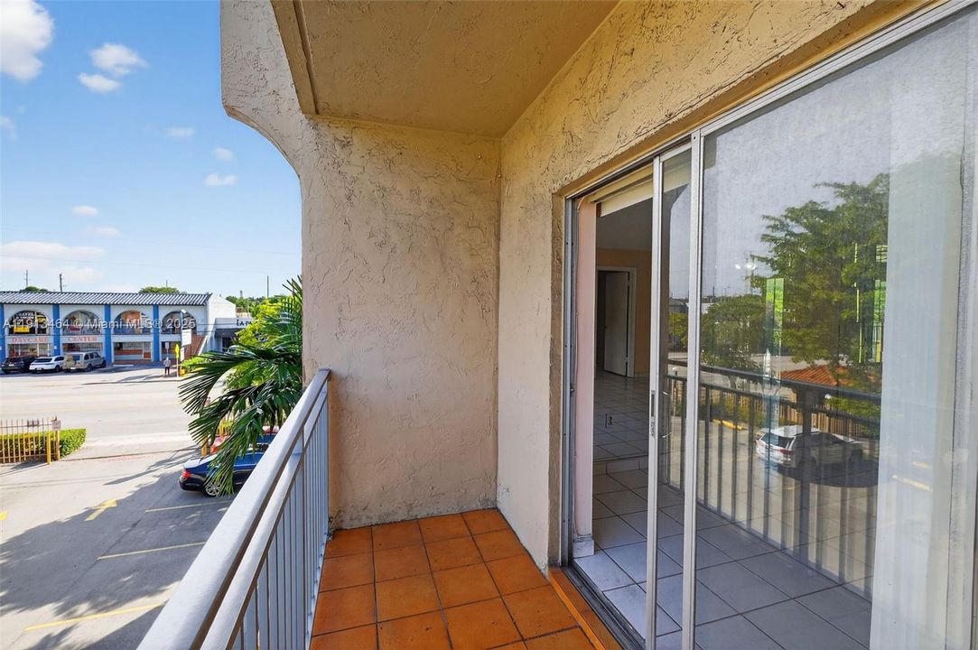 For Sale: $240,000 (2 beds, 2 baths, 782 Square Feet)