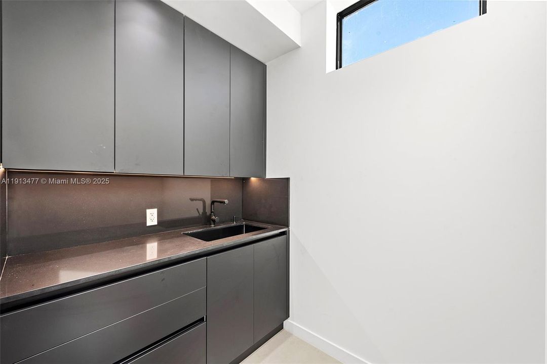 На продажу: $1,900,000 (5 спален, 5 ванн, 3300 Квадратных фут)