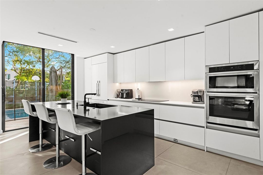 На продажу: $1,900,000 (5 спален, 5 ванн, 3300 Квадратных фут)