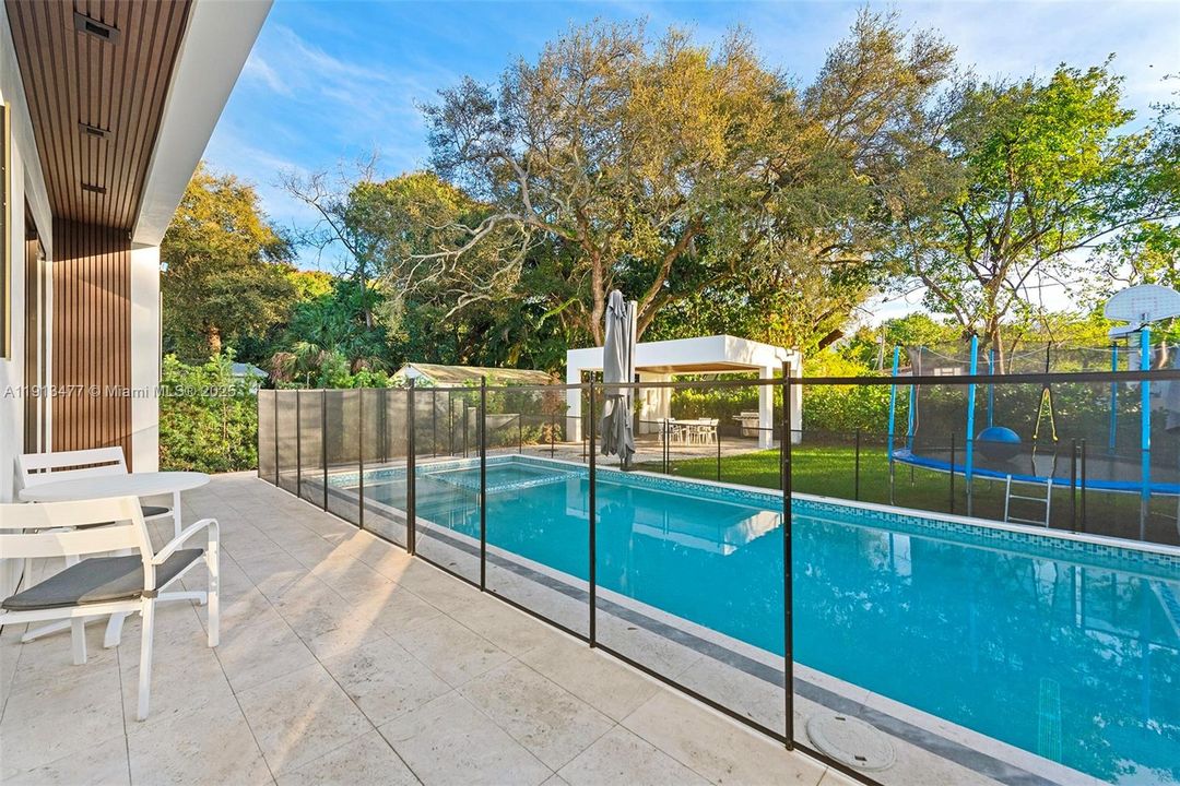 На продажу: $1,900,000 (5 спален, 5 ванн, 3300 Квадратных фут)