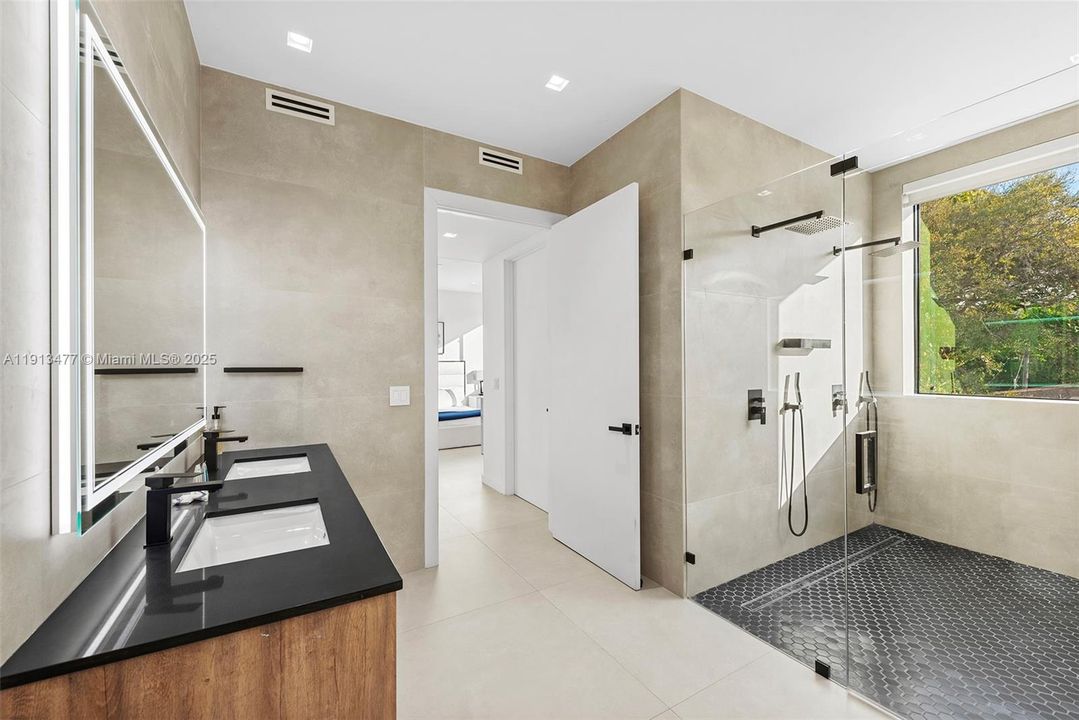 На продажу: $1,900,000 (5 спален, 5 ванн, 3300 Квадратных фут)