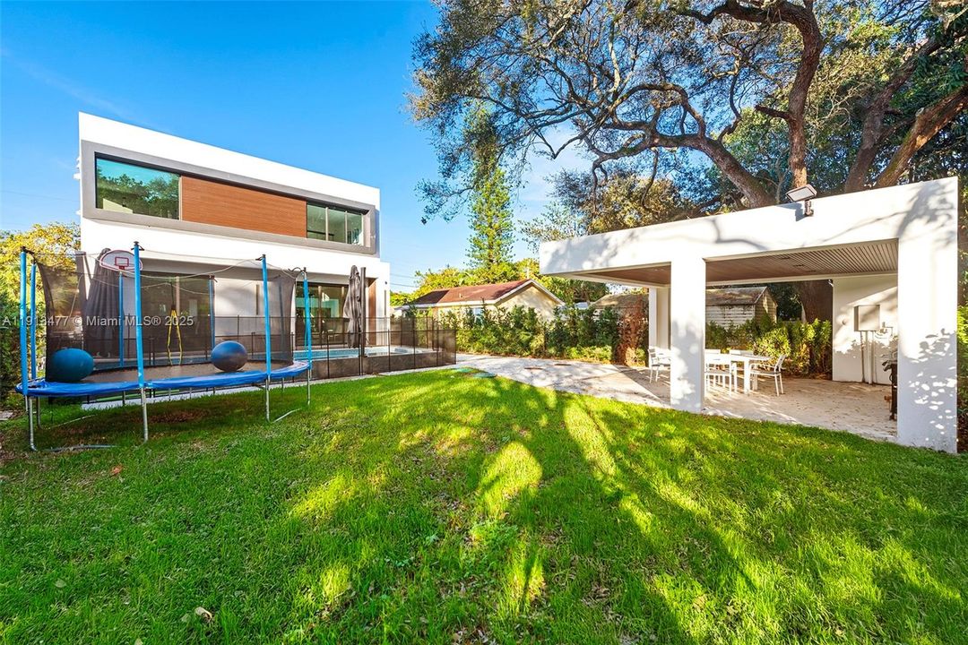 На продажу: $1,900,000 (5 спален, 5 ванн, 3300 Квадратных фут)