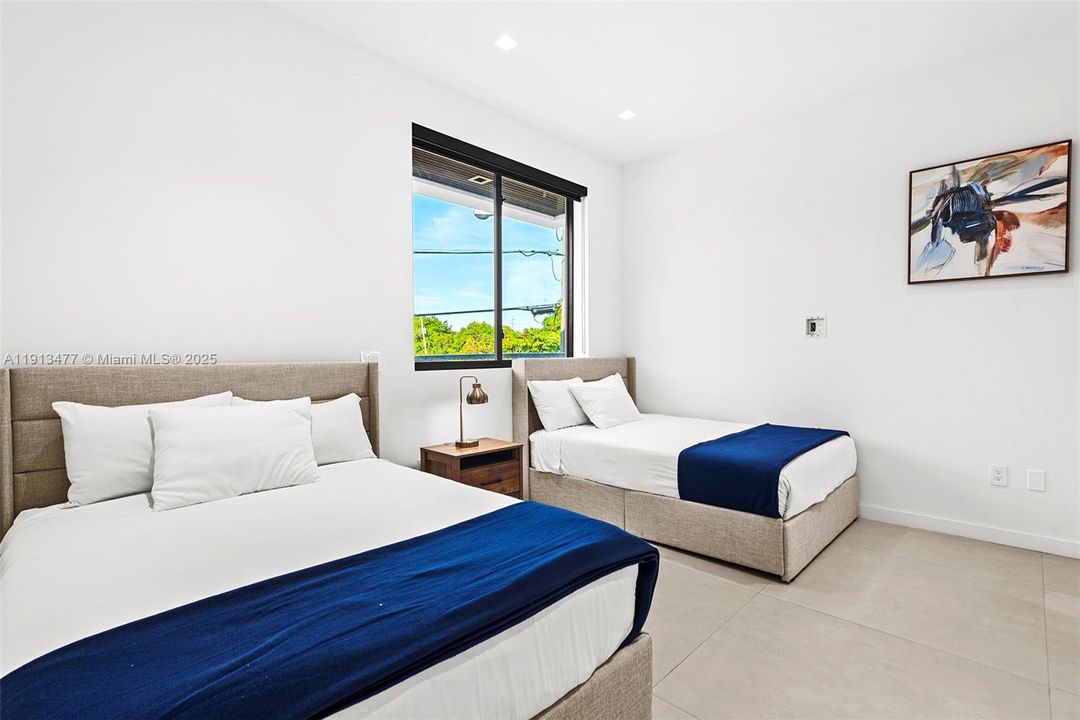 На продажу: $1,900,000 (5 спален, 5 ванн, 3300 Квадратных фут)