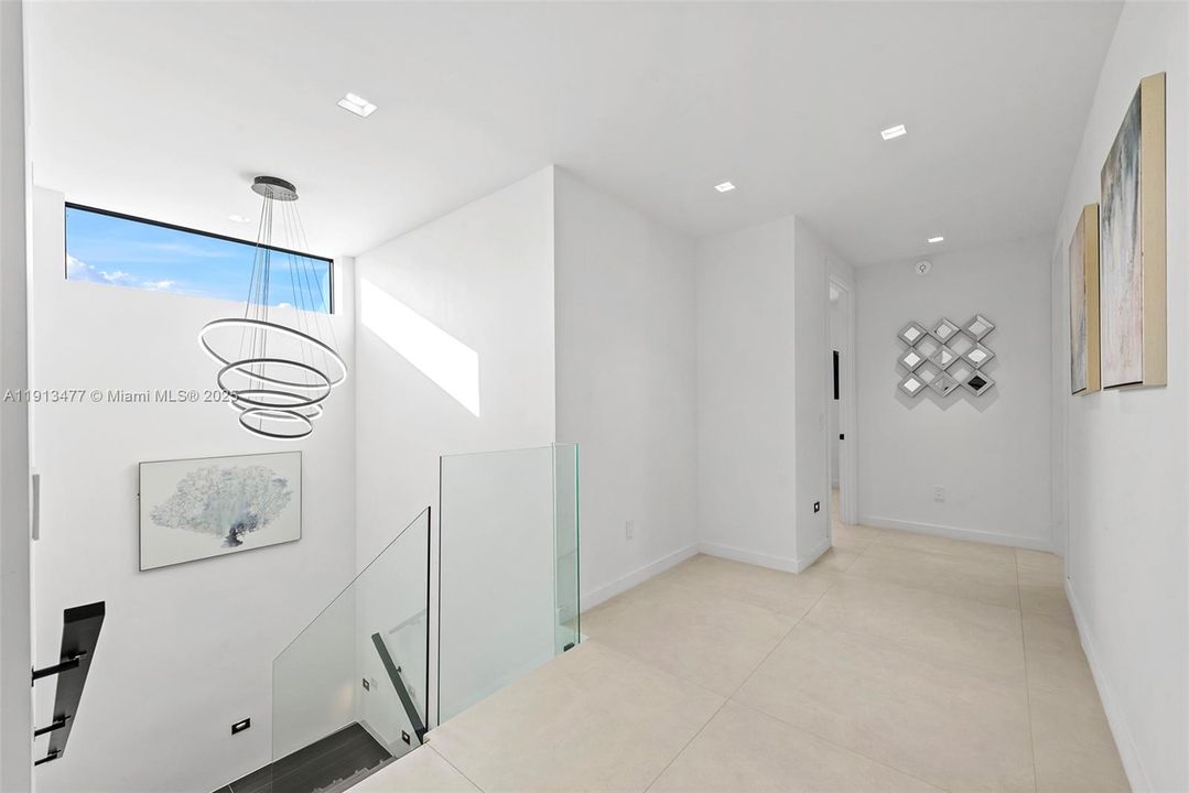 На продажу: $1,900,000 (5 спален, 5 ванн, 3300 Квадратных фут)