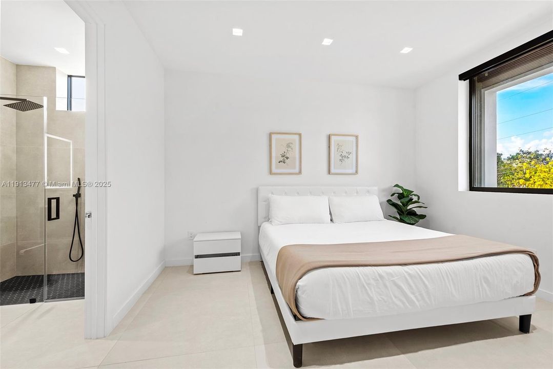 На продажу: $1,900,000 (5 спален, 5 ванн, 3300 Квадратных фут)