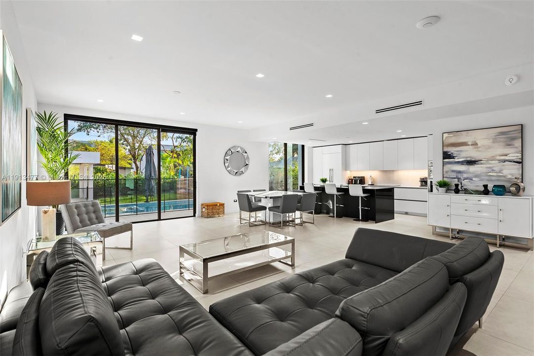 На продажу: $1,900,000 (5 спален, 5 ванн, 3300 Квадратных фут)