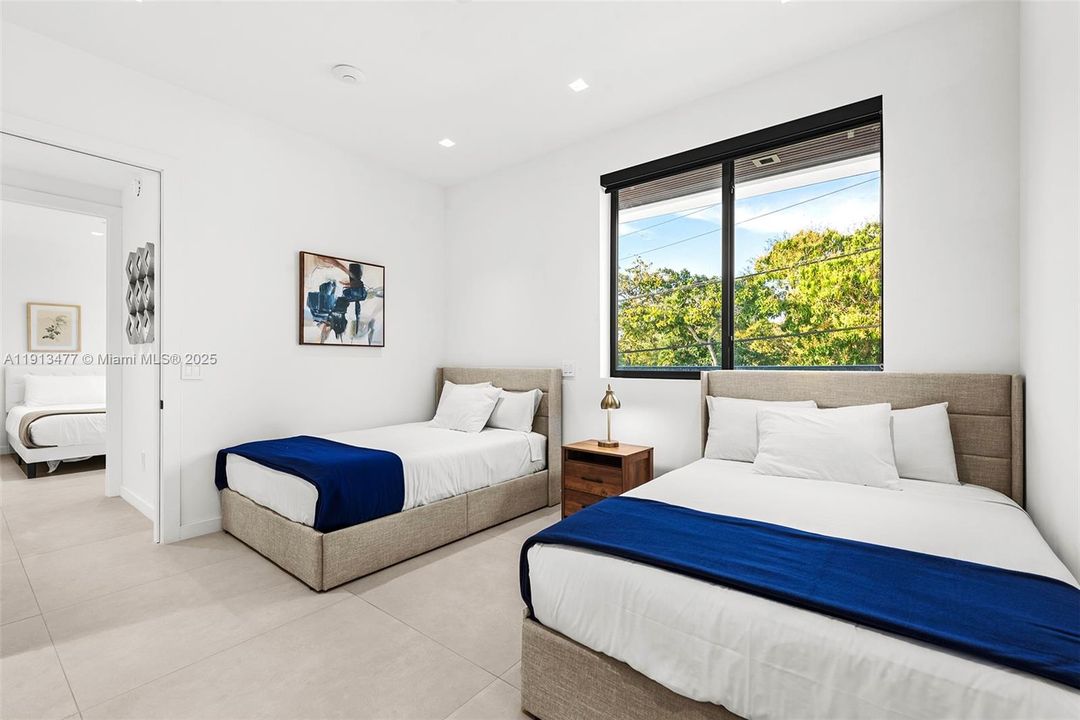 На продажу: $1,900,000 (5 спален, 5 ванн, 3300 Квадратных фут)