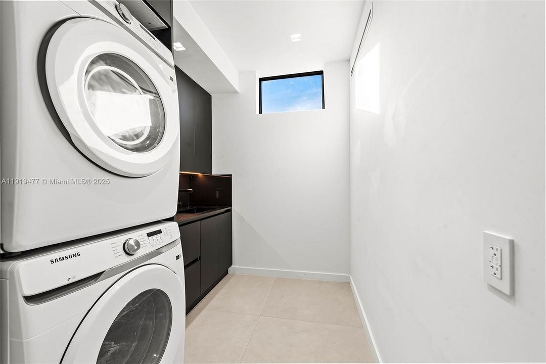 На продажу: $1,900,000 (5 спален, 5 ванн, 3300 Квадратных фут)