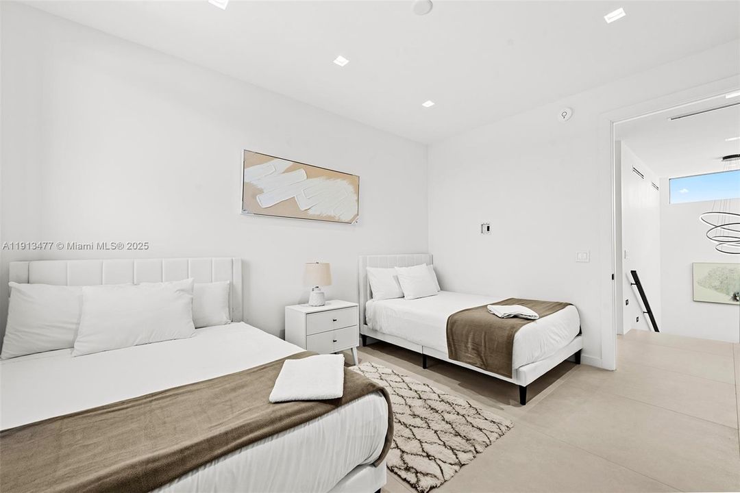 На продажу: $1,900,000 (5 спален, 5 ванн, 3300 Квадратных фут)