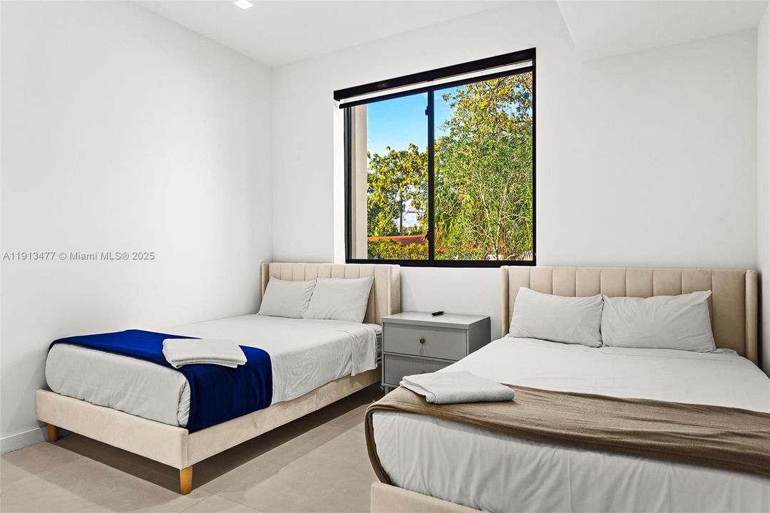 На продажу: $1,900,000 (5 спален, 5 ванн, 3300 Квадратных фут)