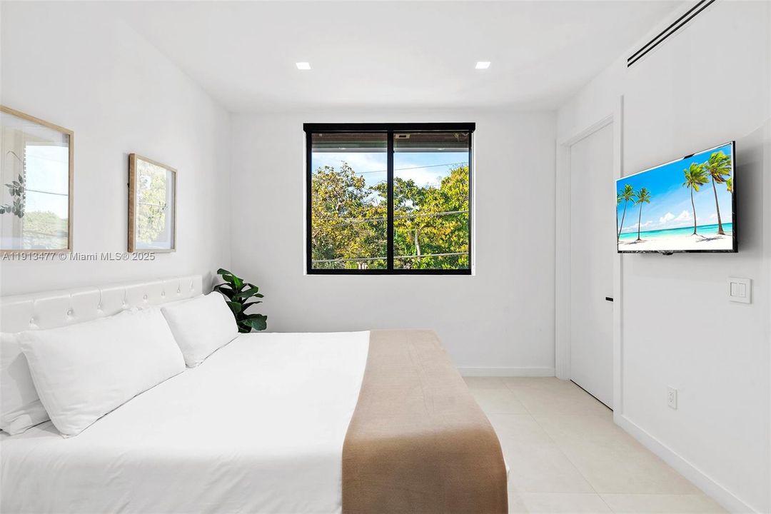 На продажу: $1,900,000 (5 спален, 5 ванн, 3300 Квадратных фут)