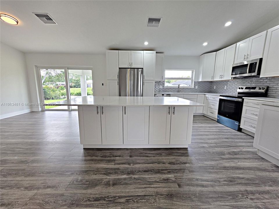 For Sale: $549,000 (3 beds, 2 baths, 1817 Square Feet)