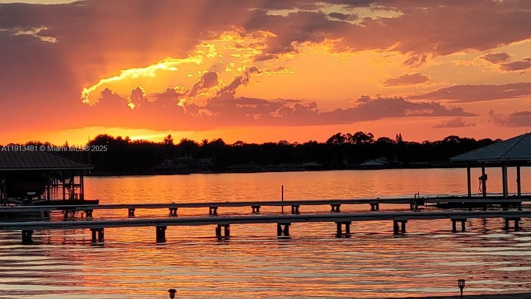 For Sale: $549,000 (3 beds, 2 baths, 1817 Square Feet)