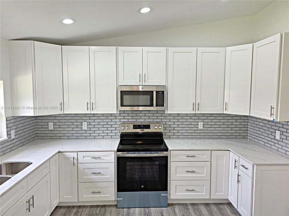 For Sale: $549,000 (3 beds, 2 baths, 1817 Square Feet)