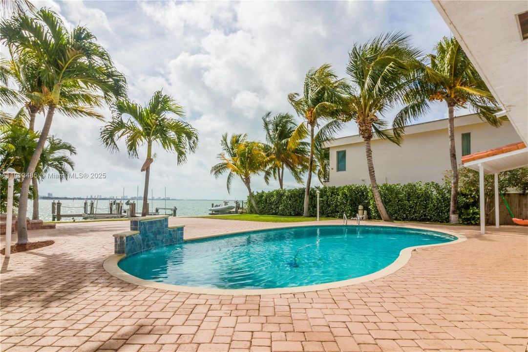 For Rent: $14,500 (4 beds, 3 baths, 3135 Square Feet)