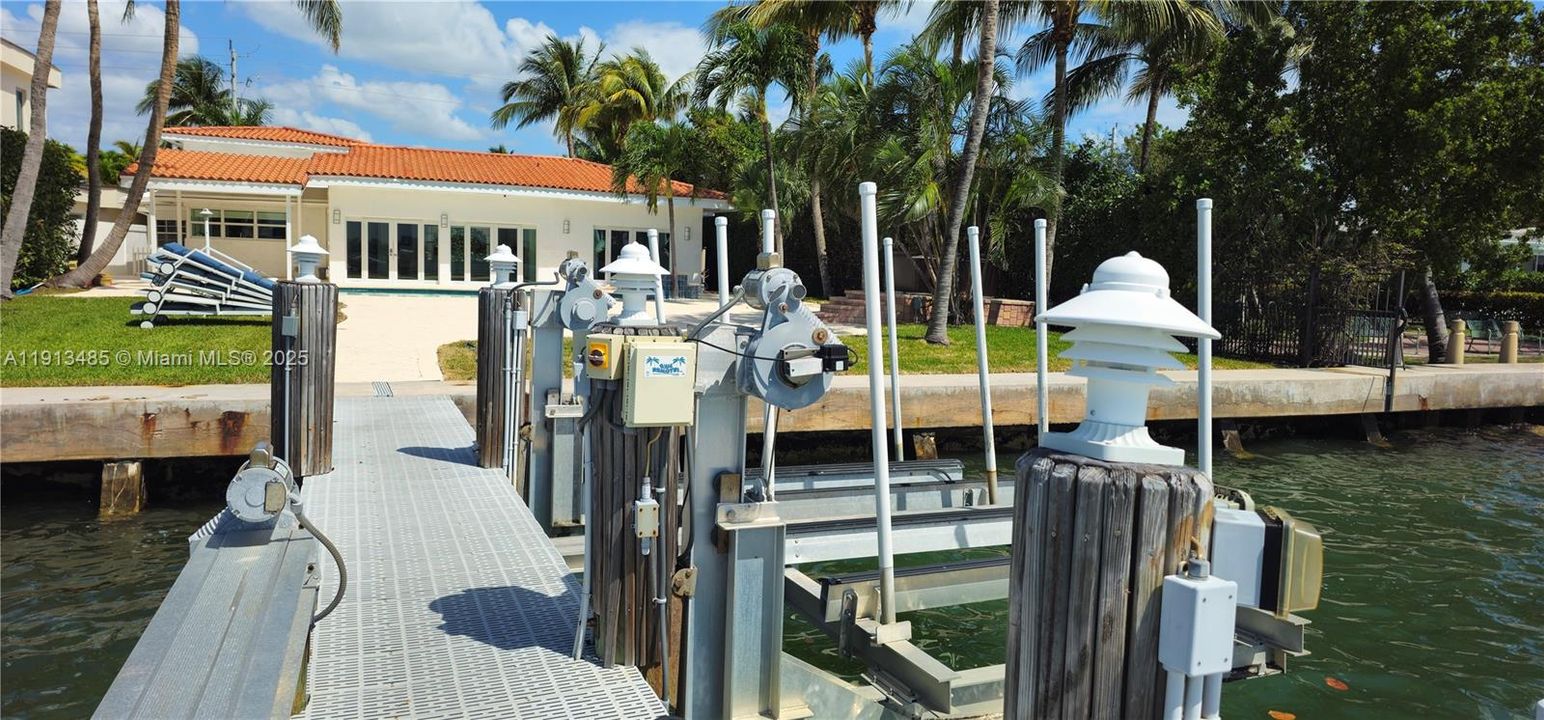 For Rent: $14,500 (4 beds, 3 baths, 3135 Square Feet)