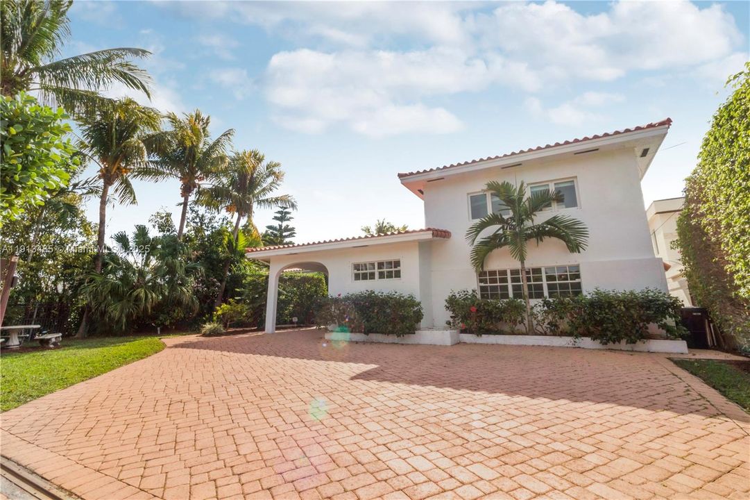 For Rent: $14,500 (4 beds, 3 baths, 3135 Square Feet)