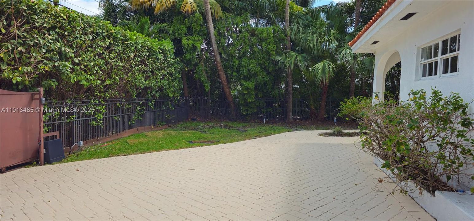 For Rent: $14,500 (4 beds, 3 baths, 3135 Square Feet)