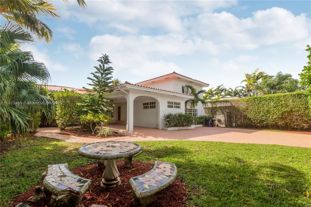 For Rent: $14,500 (4 beds, 3 baths, 3135 Square Feet)