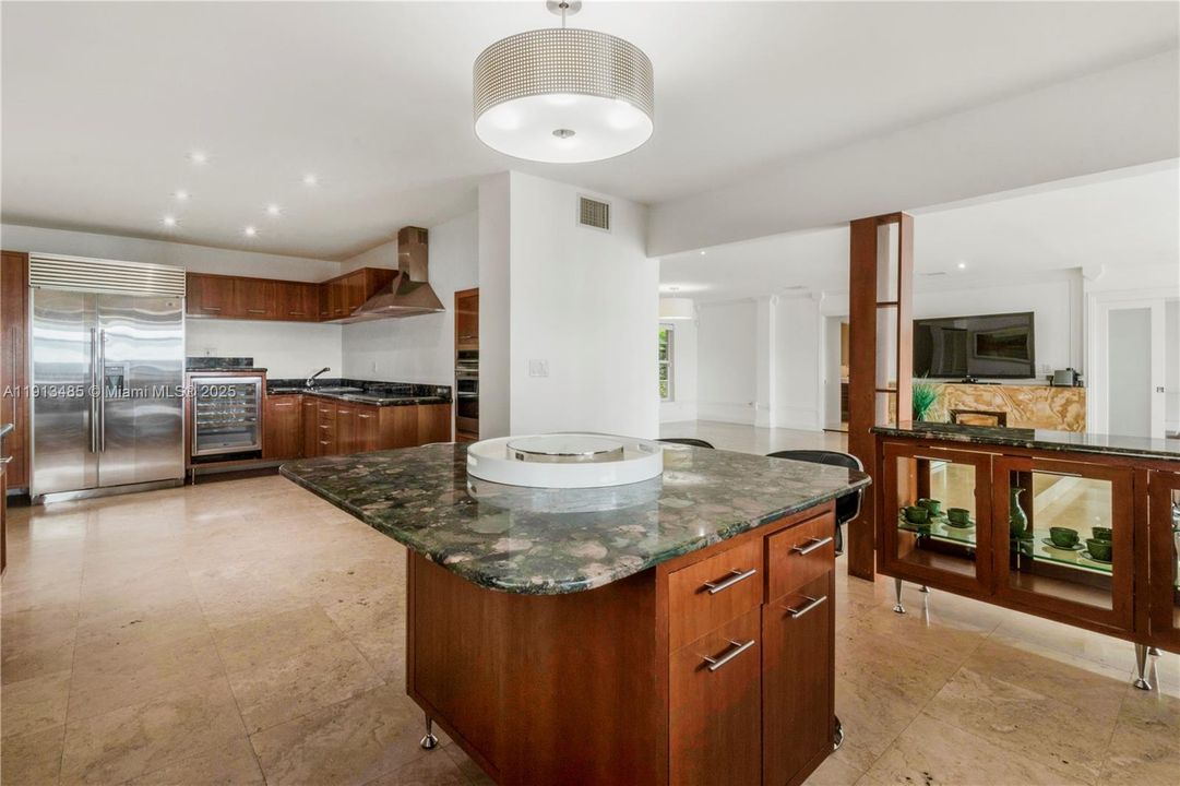 For Rent: $14,500 (4 beds, 3 baths, 3135 Square Feet)