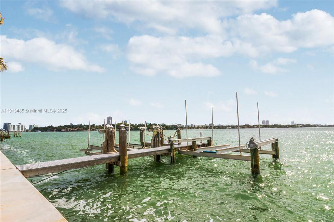 For Rent: $14,500 (4 beds, 3 baths, 3135 Square Feet)