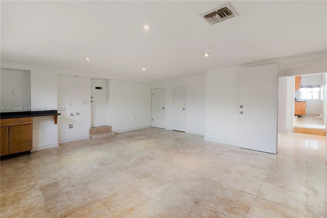 For Rent: $14,500 (4 beds, 3 baths, 3135 Square Feet)