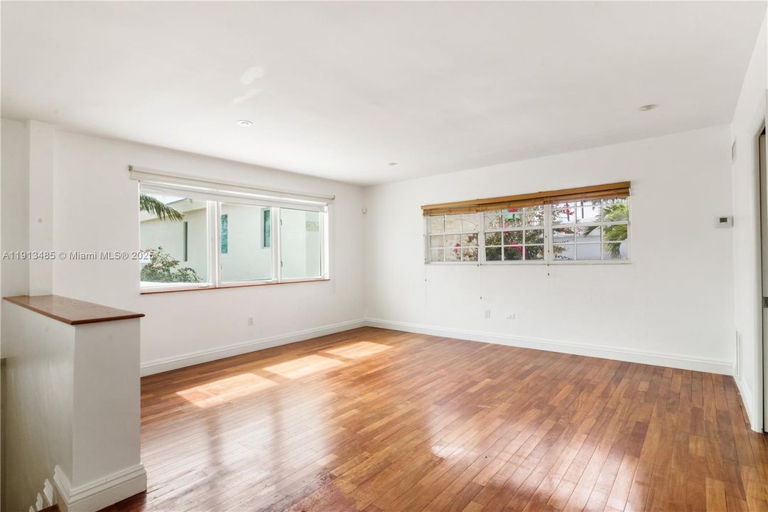 For Rent: $14,500 (4 beds, 3 baths, 3135 Square Feet)