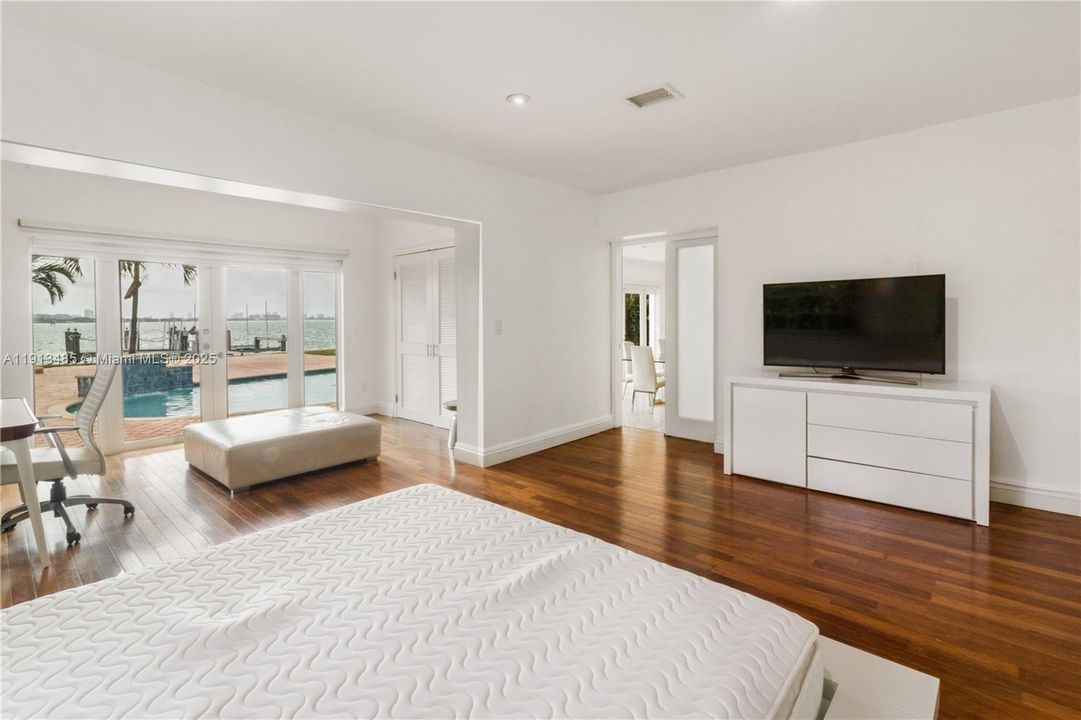 For Rent: $14,500 (4 beds, 3 baths, 3135 Square Feet)