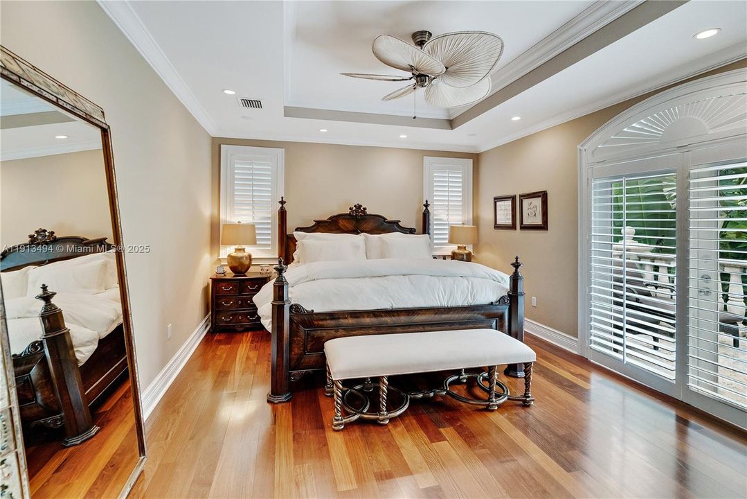 合同活跃: $14,000 (4 贝兹, 4 浴室, 3716 平方英尺)