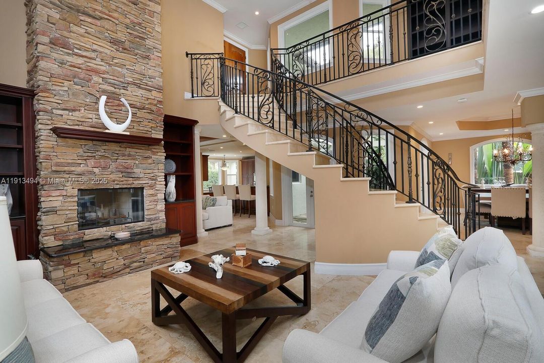 合同活跃: $14,000 (4 贝兹, 4 浴室, 3716 平方英尺)