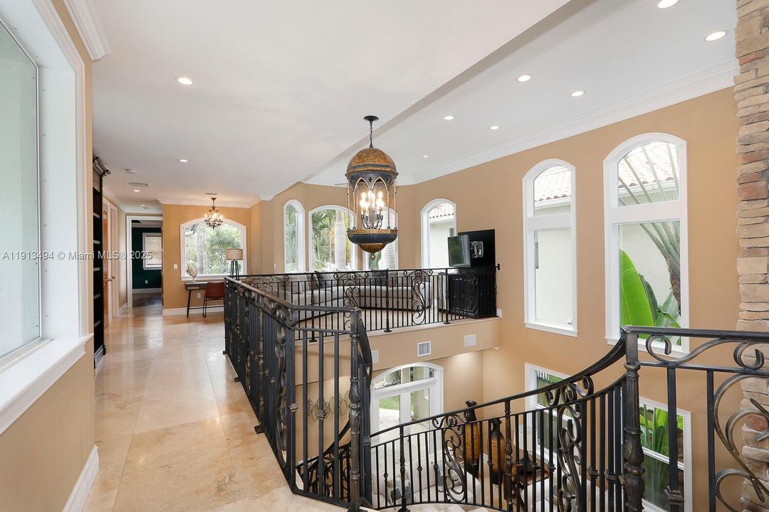 合同活跃: $14,000 (4 贝兹, 4 浴室, 3716 平方英尺)