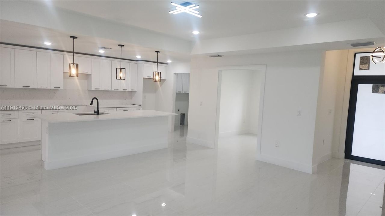 待售: $340,000 (4 贝兹, 2 浴室, 0 平方英尺)